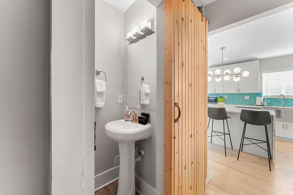 Large Modern Home Centrally Located With Hot Tub Atlanta Exteriör bild